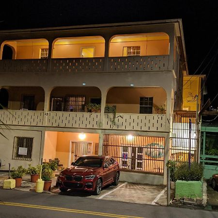 Midtown Guest House Шарлот Амали Екстериор снимка