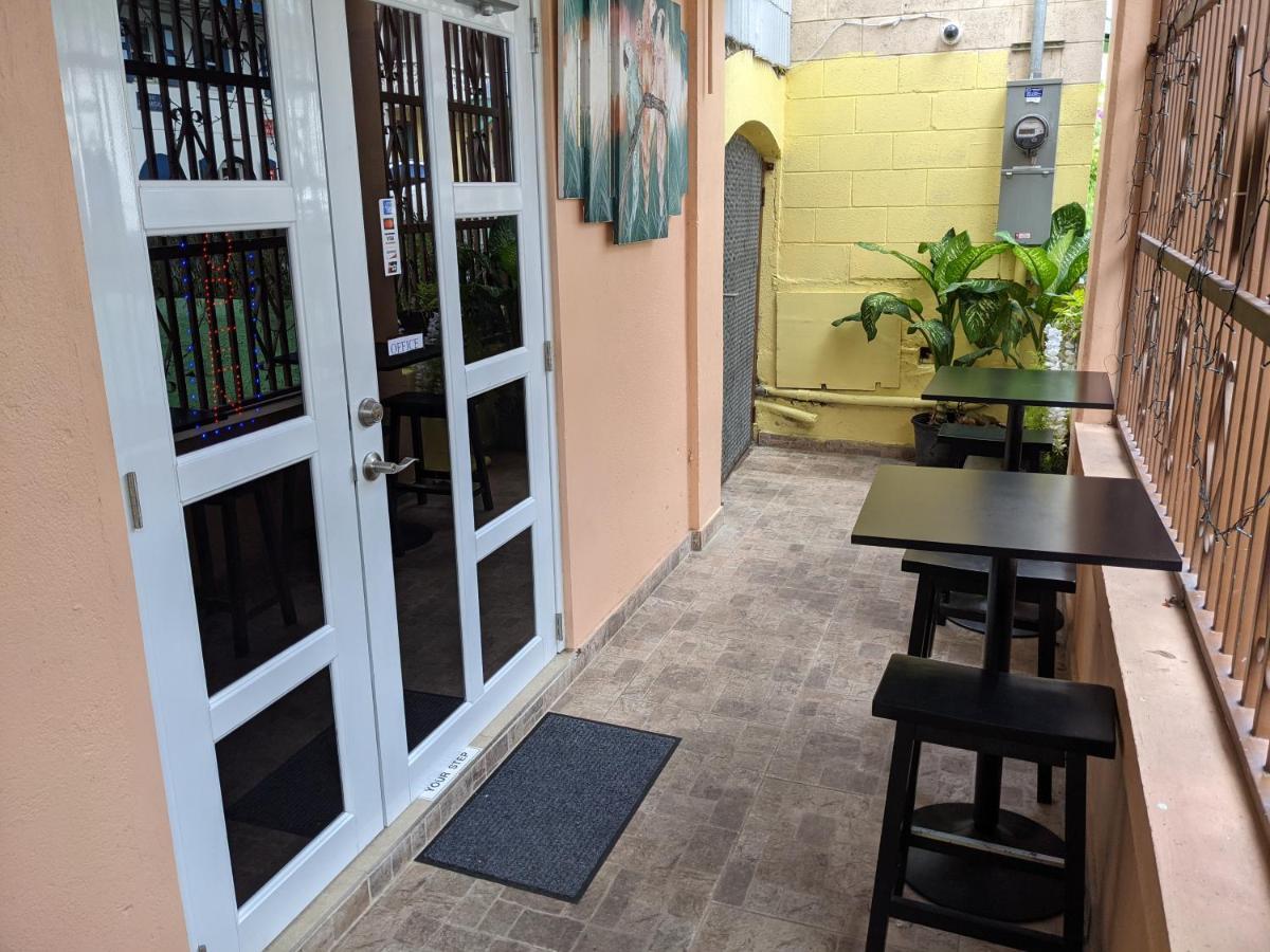 Midtown Guest House Шарлот Амали Екстериор снимка