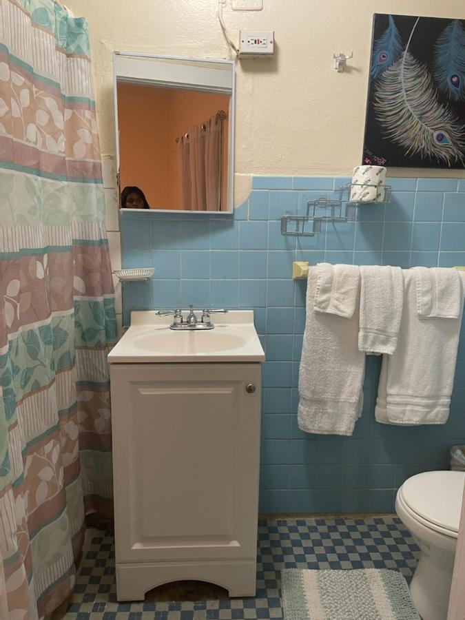 Midtown Guest House Шарлот Амали Екстериор снимка