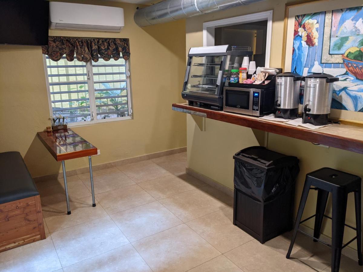 Midtown Guest House Шарлот Амали Екстериор снимка
