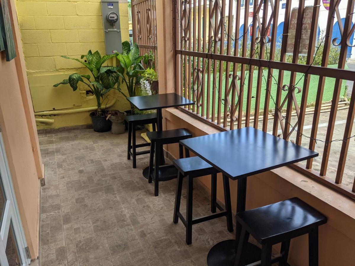 Midtown Guest House Шарлот Амали Екстериор снимка