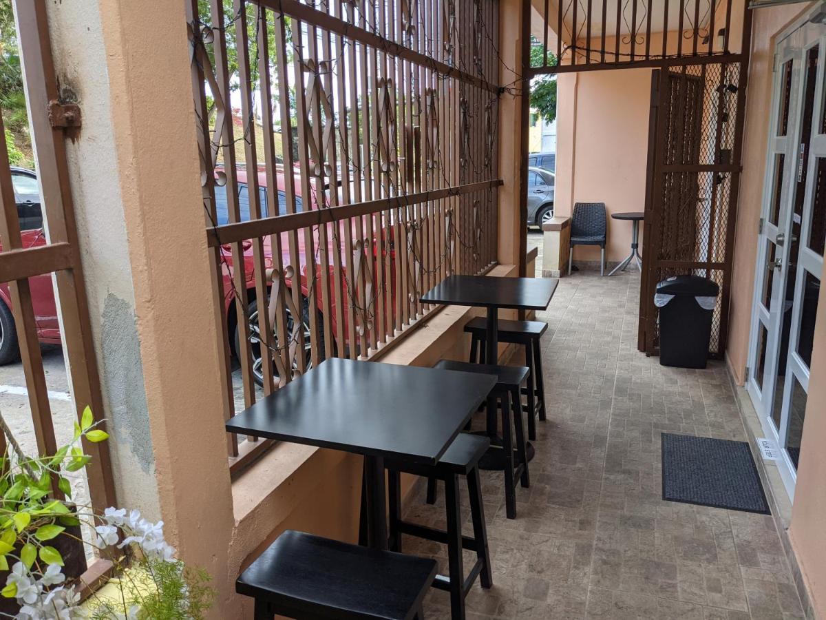 Midtown Guest House Шарлот Амали Екстериор снимка