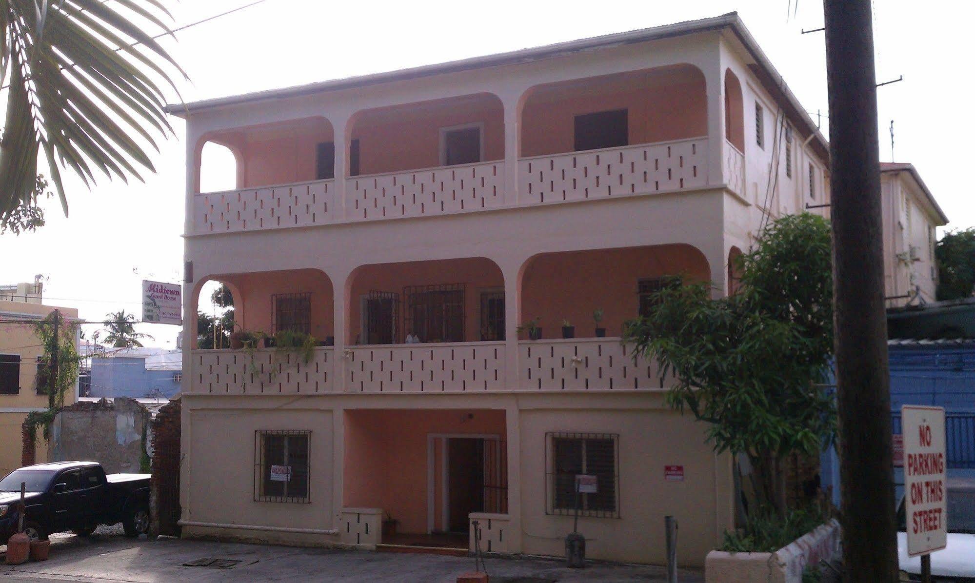 Midtown Guest House Шарлот Амали Екстериор снимка