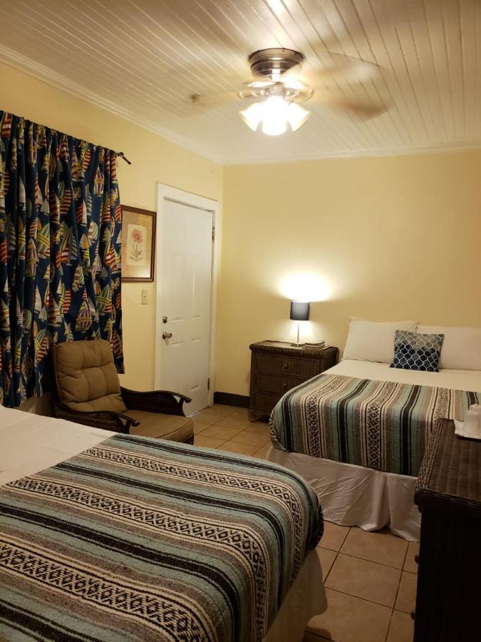 Midtown Guest House Шарлот Амали Екстериор снимка