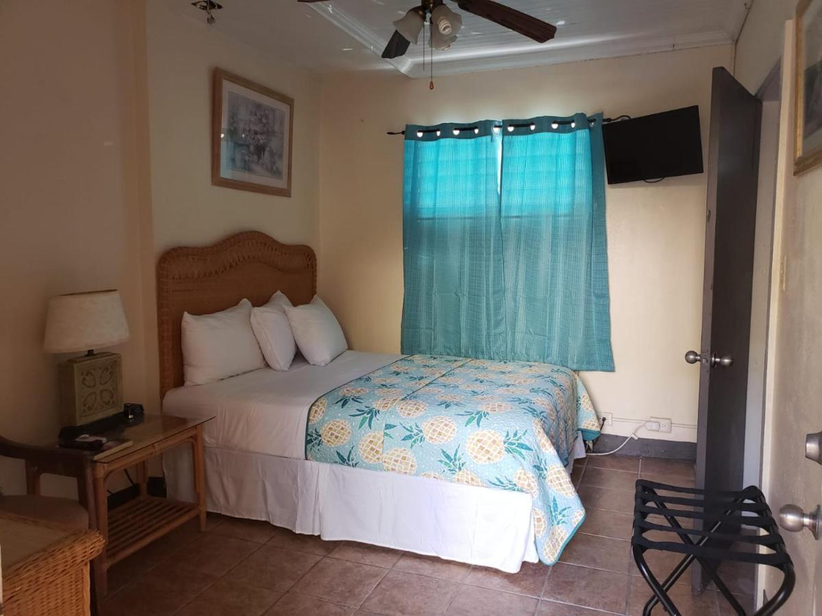 Midtown Guest House Шарлот Амали Екстериор снимка