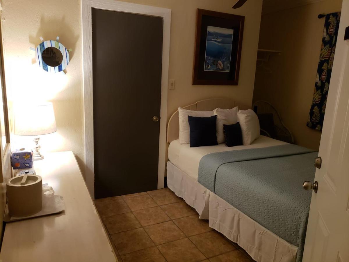 Midtown Guest House Шарлот Амали Екстериор снимка
