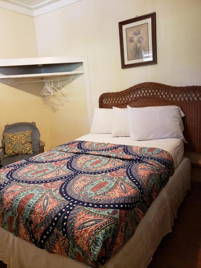 Midtown Guest House Шарлот Амали Екстериор снимка