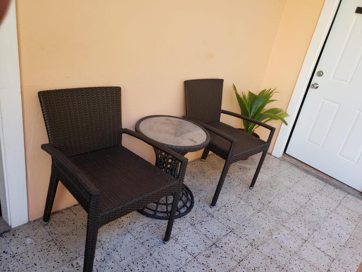 Midtown Guest House Шарлот Амали Екстериор снимка